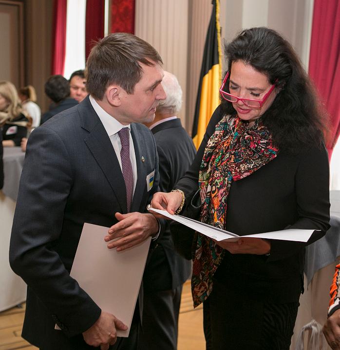 Derrire cette photo se trouve la photo originale, indispensable pour une impression de qualit.